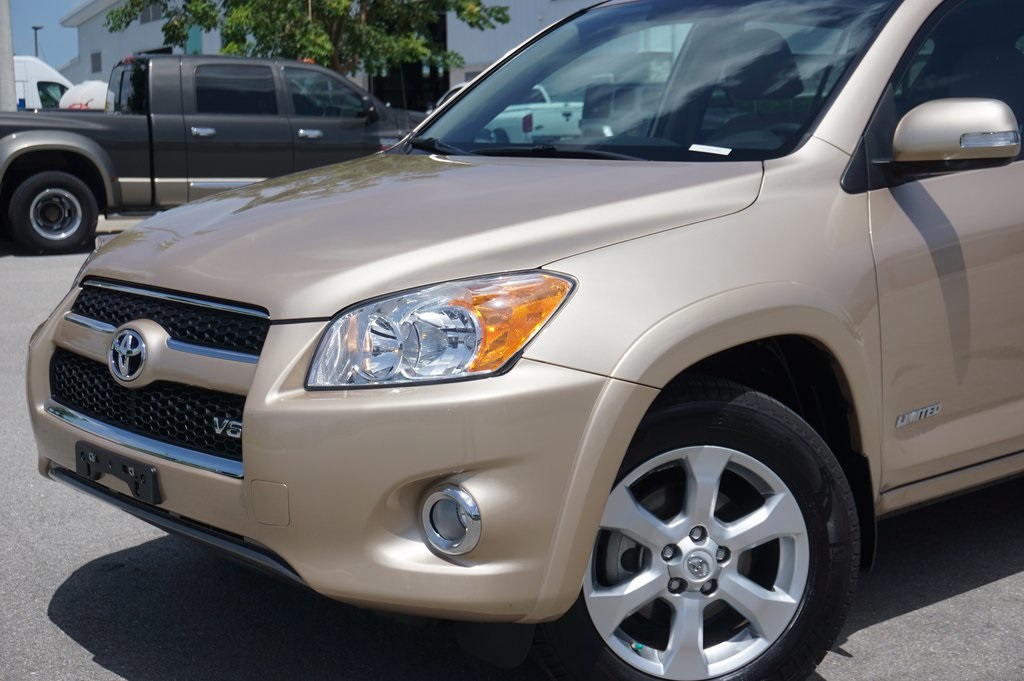 Toyota rav4 2010 год